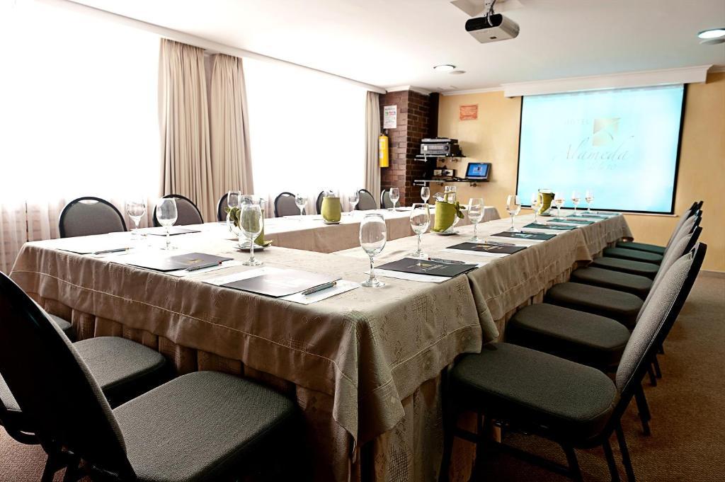 Hotel Alameda De La 10 ميديلين المظهر الخارجي الصورة
