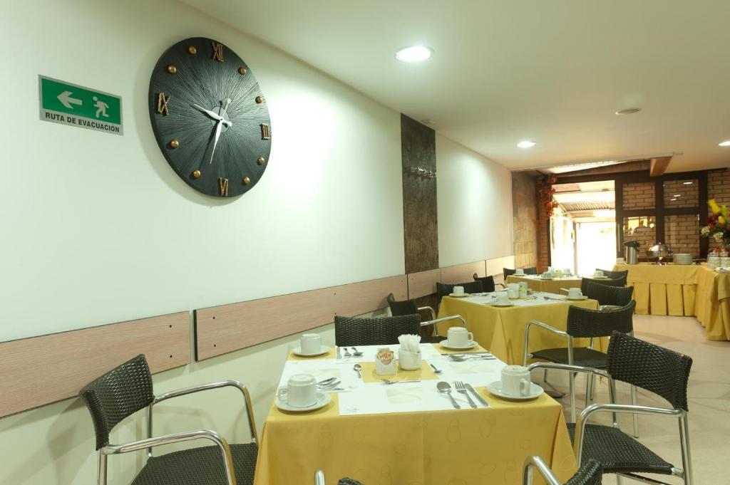 Hotel Alameda De La 10 ميديلين المظهر الخارجي الصورة