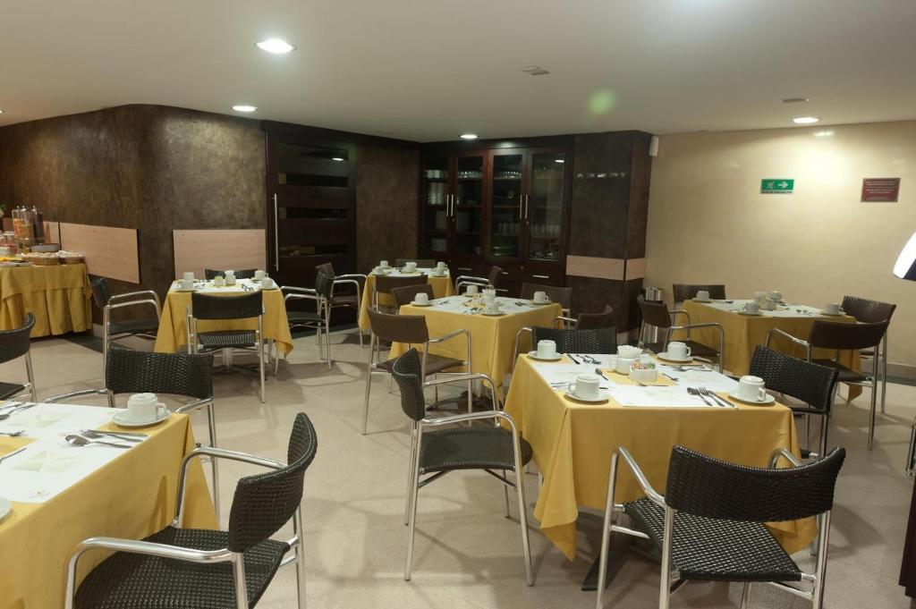 Hotel Alameda De La 10 ميديلين المظهر الخارجي الصورة