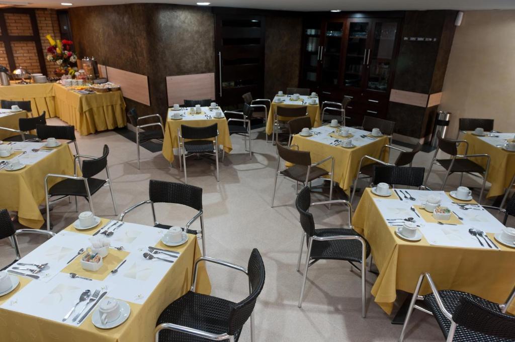 Hotel Alameda De La 10 ميديلين المظهر الخارجي الصورة