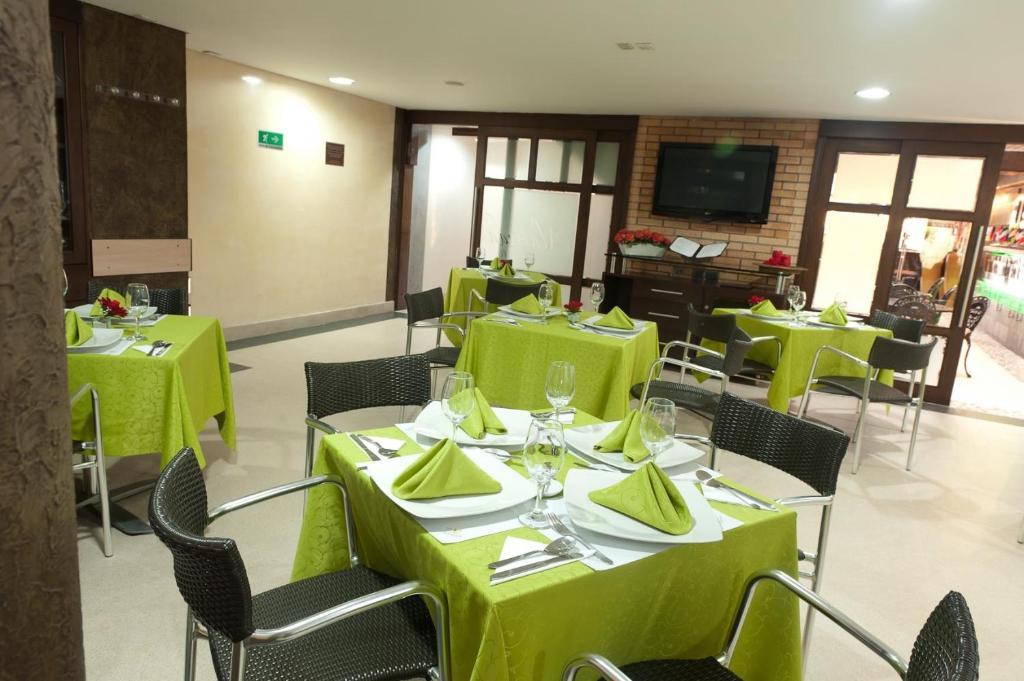 Hotel Alameda De La 10 ميديلين المظهر الخارجي الصورة