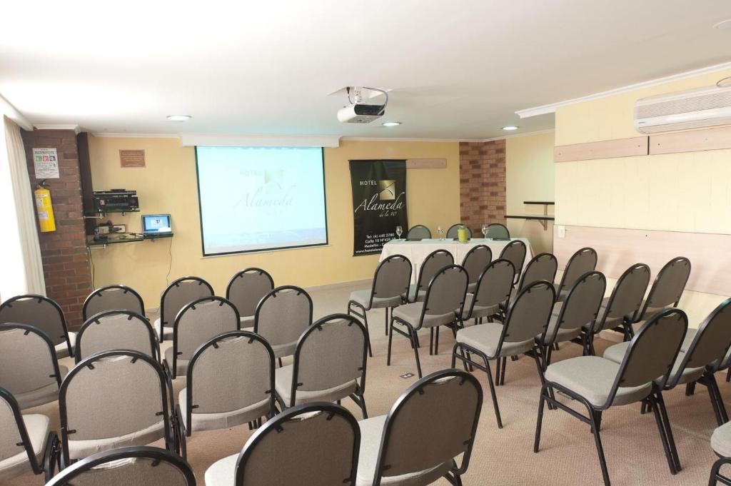 Hotel Alameda De La 10 ميديلين المظهر الخارجي الصورة